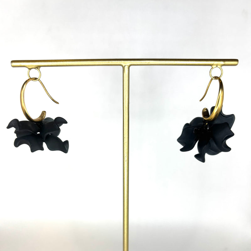 Black resin flower bunch earrings