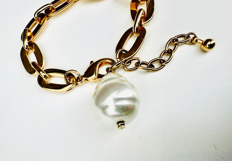 Cheltenham Collection: Pearl Diver Necklace