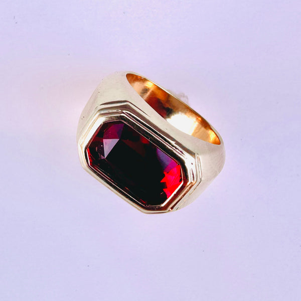 Cheltenham Collection : Arkle Ring (Ruby red)
